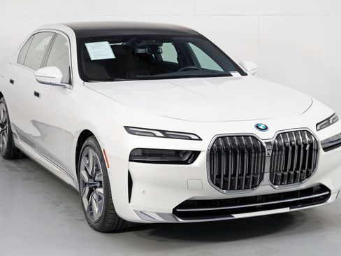 Used 2023 BMW i7 xDrive60 image 62