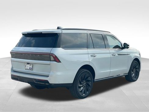 New 2025 Lincoln Navigator Reserve w/ Jet Appearance Package image 5