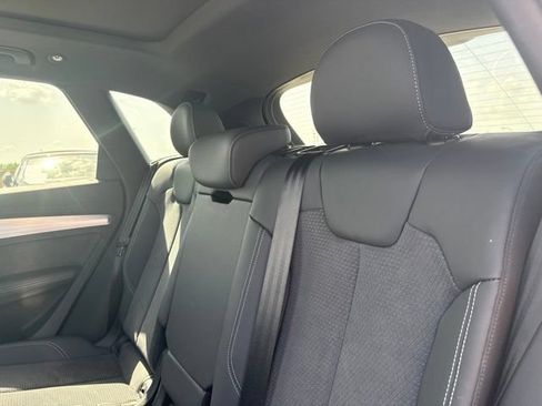 Used 2024 Audi Q5 e Premium Plus w/ Premium Plus Package AWD/4WD image 12