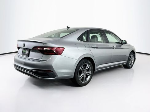Used 2024 Volkswagen Jetta SE FWD image 9