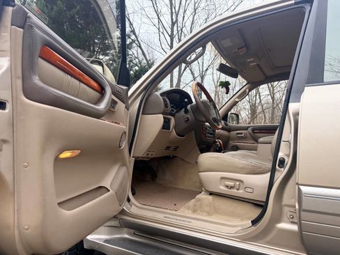 Used 2001 Lexus LX 470 4WD image 19