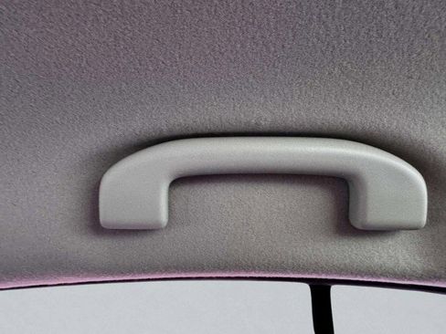 Used 2021 Nissan Versa SR image 38