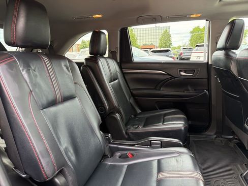 Used 2019 Toyota Highlander SE AWD/4WD image 13