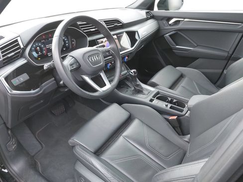 Certified 2025 Audi Q3 2.0T Premium w/ Convenience Package AWD/4WD image 9
