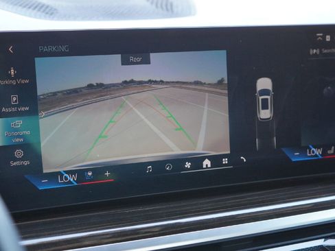 Used 2025 BMW X5 xDrive50e image 8