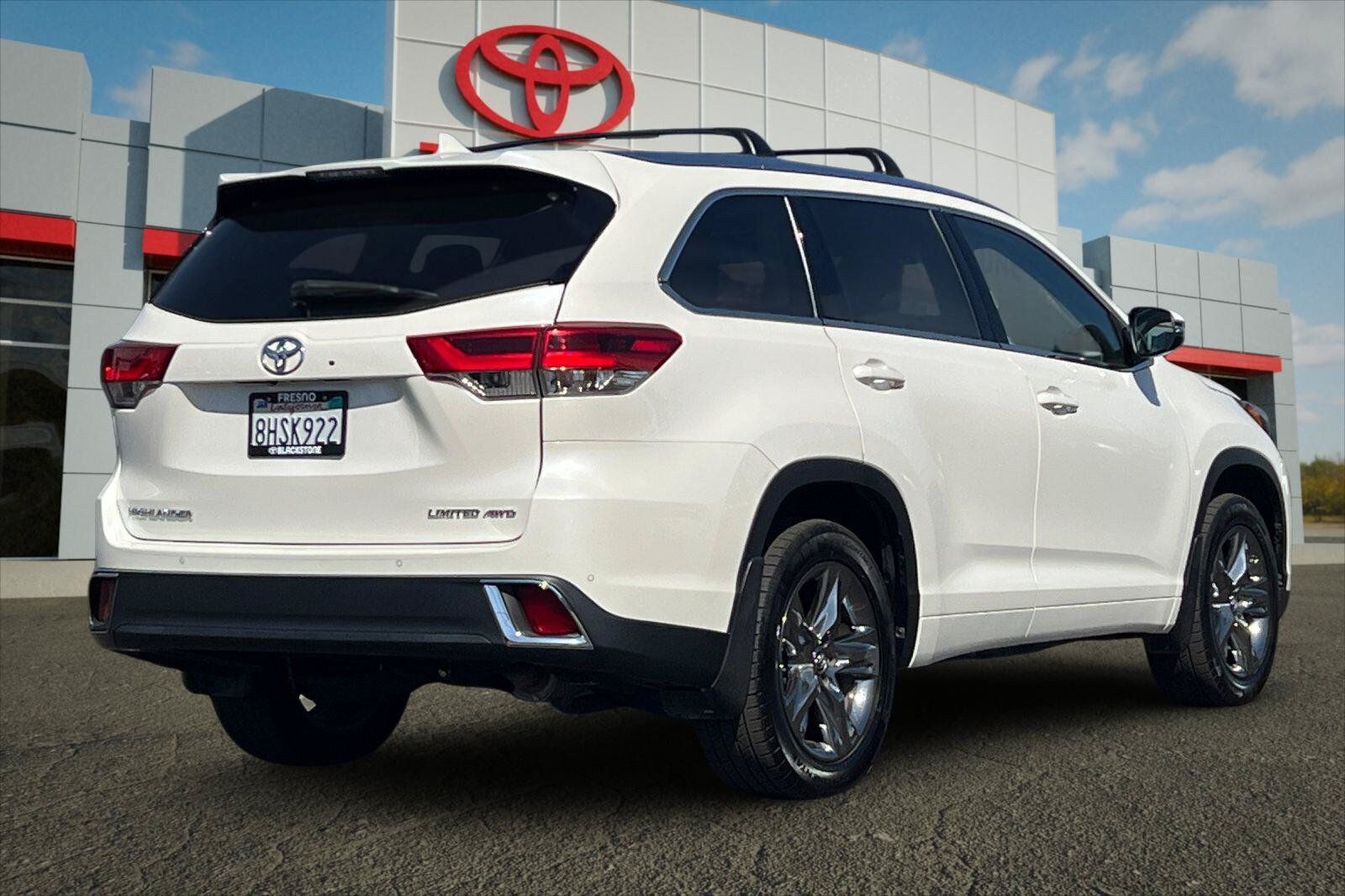 Used 2019 Toyota Highlander Limited Platinum AWD/4WD image 3