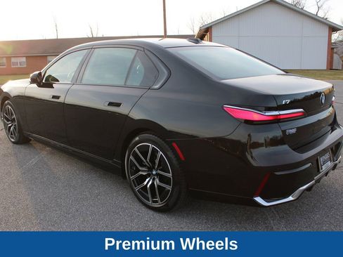 Used 2024 BMW i7 xDrive60 AWD/4WD image 9