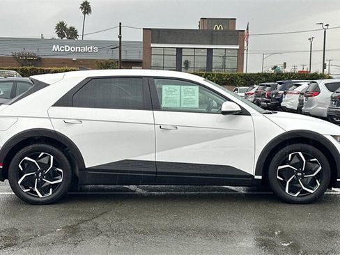 Certified 2024 Hyundai Ioniq 5 SE image 3