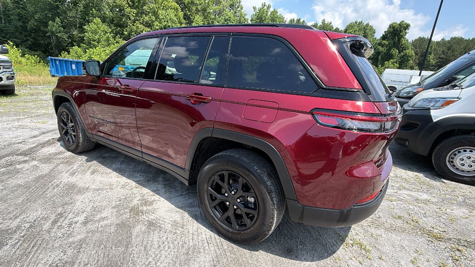 Certified 2025 Jeep Grand Cherokee Altitude AWD/4WD image 10