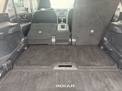 Used 2020 Nissan Rogue SV image 32