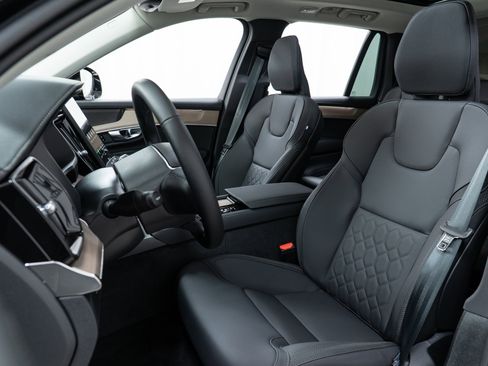 New 2026 Volvo XC90 B6 Plus w/ Protection Package Premier image 13