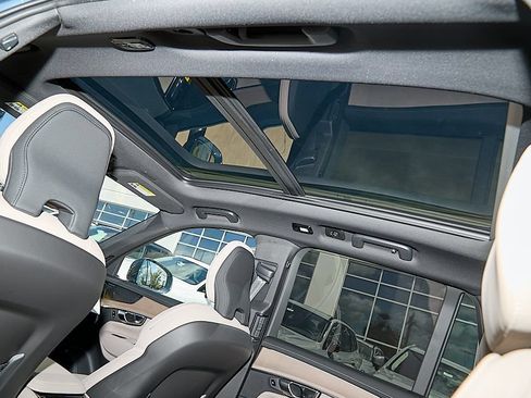 New 2026 Volvo XC90 T8 Plus w/ Protection Package Premier AWD/4WD image 24