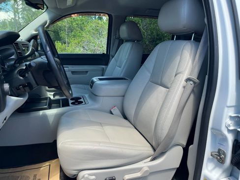 Used 2011 Chevrolet Silverado 3500 LT w/ Interior Plus Package AWD/4WD image 13