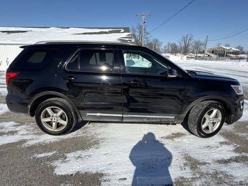 Used 2016 Ford Explorer XLT w/ Equipment Group 202A image 12