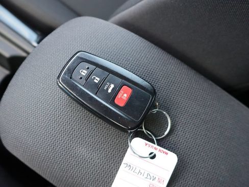 Used 2021 Toyota Corolla LE w/ LE Convenience Package FWD image 31
