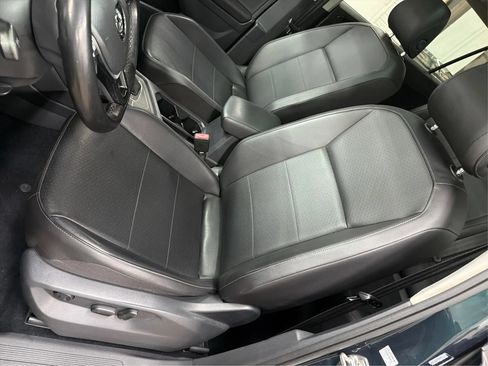 Used 2018 Volkswagen Tiguan SEL FWD image 16