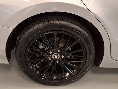 Used 2019 Toyota Camry XLE image 8