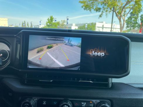 Used 2025 Jeep Wrangler Sport S image 23