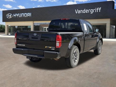 Used 2018 Nissan Frontier Desert Runner image 12