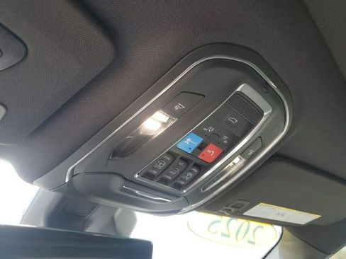 Used 2025 Jeep Grand Cherokee Limited w/ Luxury Tech Group II image 31