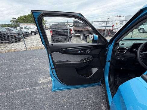 Used 2025 Chevrolet TrailBlazer LT AWD/4WD image 18