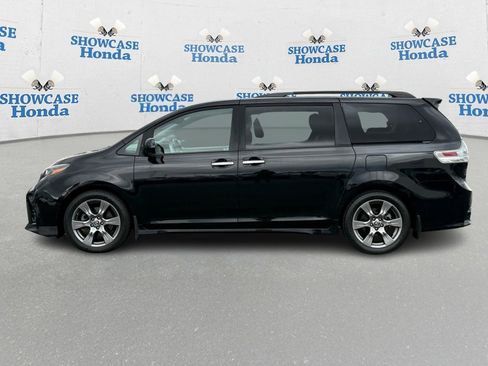 Used 2020 Toyota Sienna SE image 4