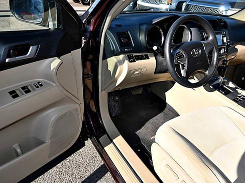 Used 2013 Toyota Highlander FWD image 17