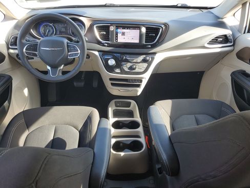 Used 2023 Chrysler Voyager LX image 20