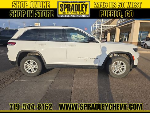 Used 2023 Jeep Grand Cherokee Laredo AWD/4WD image 3