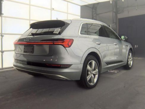 Used 2019 Audi e-tron Prestige w/ Prestige Package AWD/4WD image 2