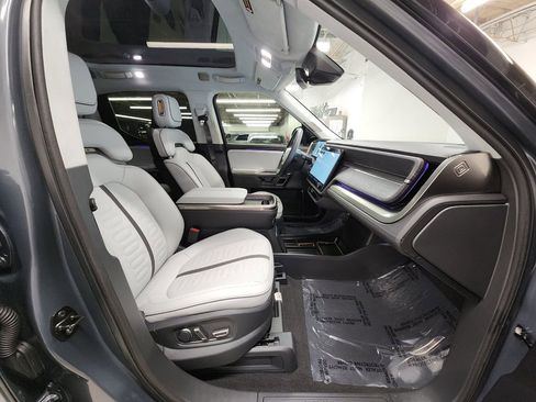 Used 2023 Rivian R1T Adventure image 8