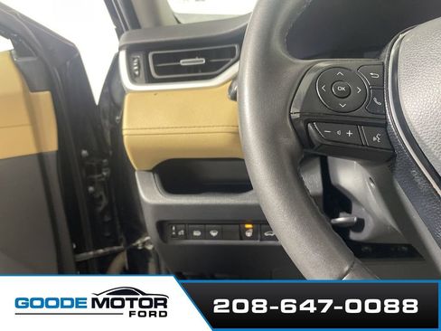 Used 2021 Toyota RAV4 XLE Premium AWD/4WD image 13