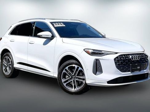 Certified 2025 Audi Q5 Premium Plus w/ Premium Plus AWD/4WD image 1