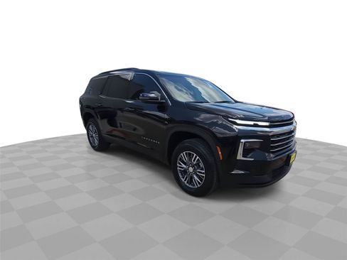 Used 2024 Chevrolet Traverse LT w/ Enhanced Driving Package FWD image 2