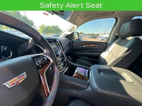 Certified 2020 Cadillac Escalade ESV Premium Luxury w/ LPO, Radiant Package AWD/4WD image 19
