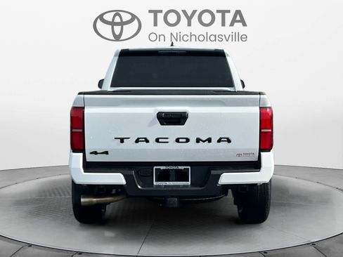 Used 2025 Toyota Tacoma SR5 AWD/4WD image 5