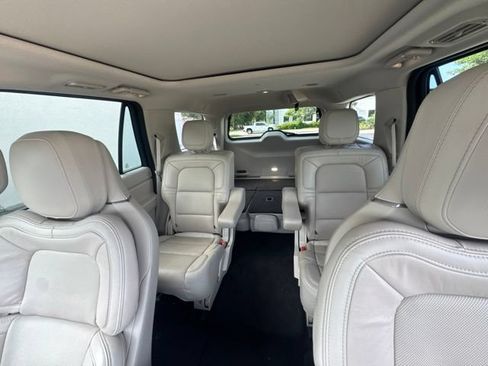 Used 2021 Lincoln Navigator Reserve w/ Luxury Package RWD image 8