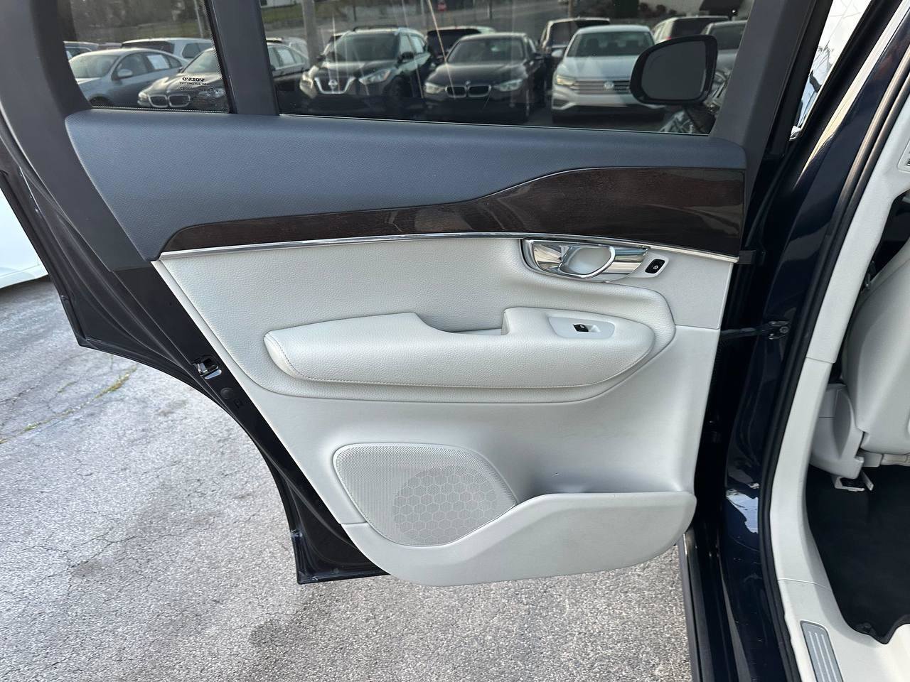 Used 2016 Volvo XC90 T6 Momentum w/ Protection Package Plus AWD/4WD image 25