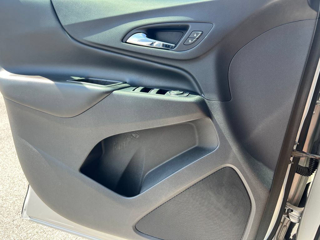 Used 2020 Chevrolet Equinox LT AWD/4WD image 17