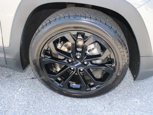 Used 2021 GMC Terrain SLE w/ Elevation Edition FWD image 10