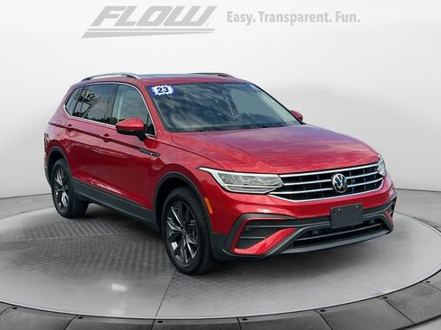 Certified 2023 Volkswagen Tiguan SE w/ Panoramic Sunroof Package FWD image 1