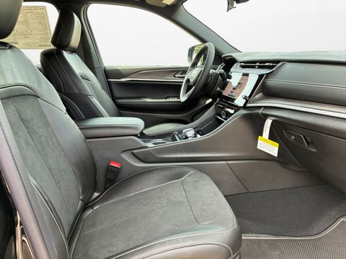 New 2026 Jeep Grand Cherokee Altitude RWD image 24