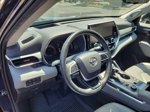 Used 2023 Toyota Highlander Platinum AWD/4WD image 12