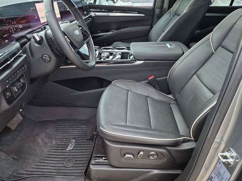 Used 2025 Cadillac Escalade Sport w/ Touring Package AWD/4WD image 10