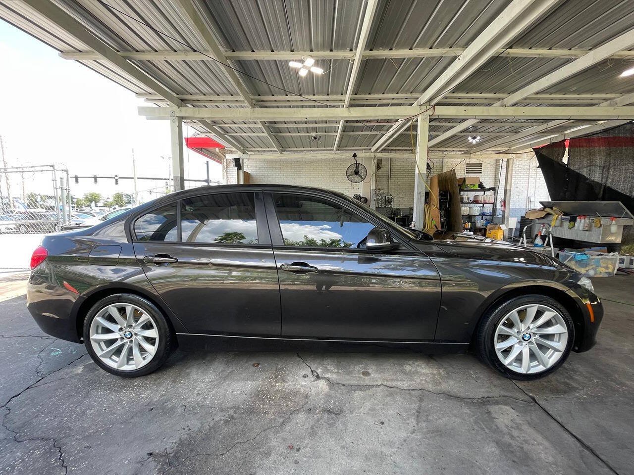 Used 2018 BMW 320i Sedan RWD image 11