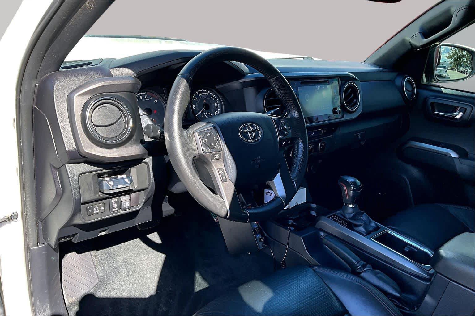 Used 2017 Toyota Tacoma TRD Pro AWD/4WD image 15