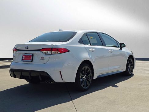 Certified 2025 Toyota Corolla SE w/ SE Premium Package FWD image 3