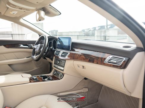 Used 2017 Mercedes-Benz CLS 550 w/ Premium 2 Package image 15