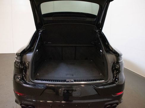 Used 2025 Porsche Cayenne Turbo image 13
