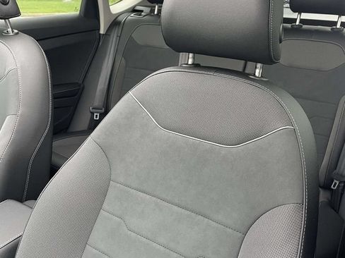 New 2026 Volkswagen Taos SE FWD image 21